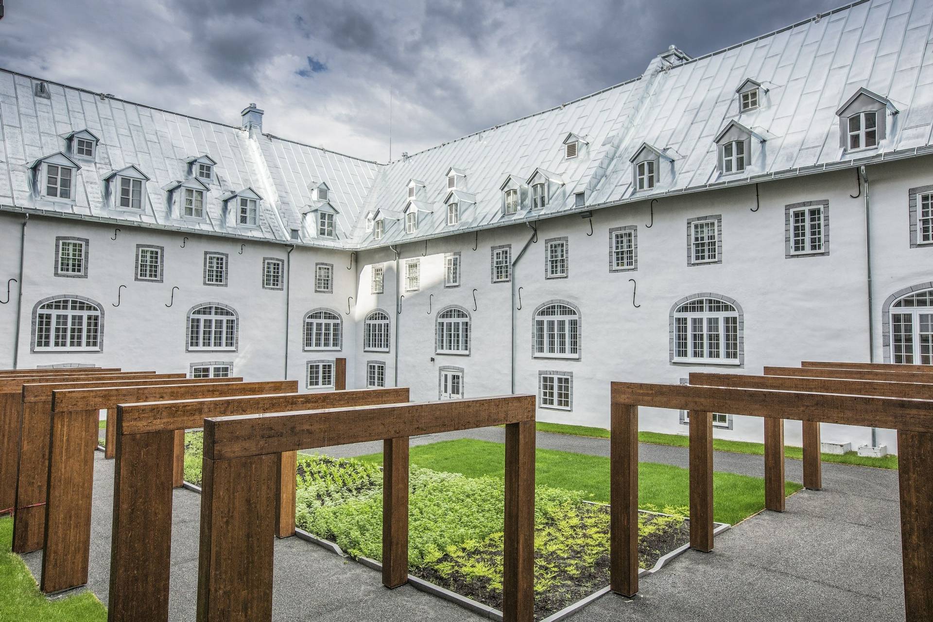 Le Monastère-Courtyard